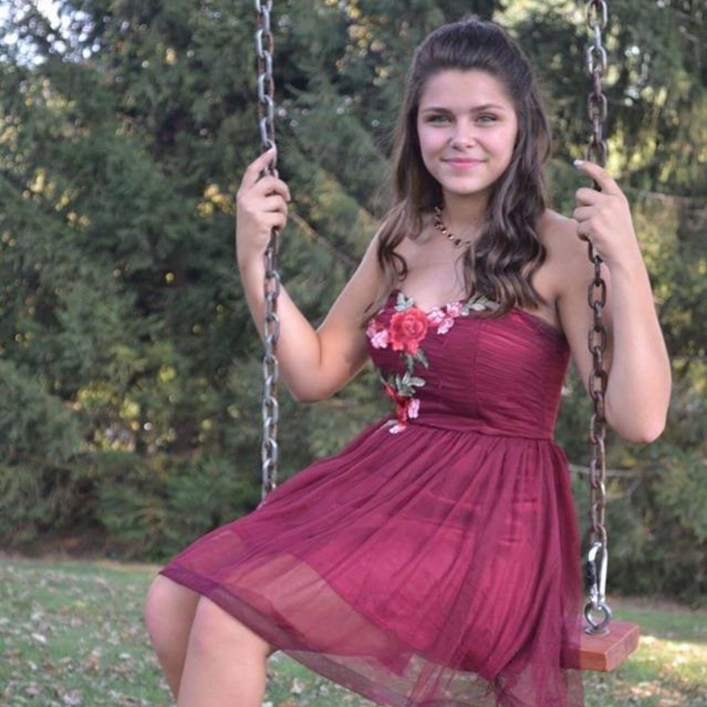 Burgundy Mini Homecoming Dress Size 5